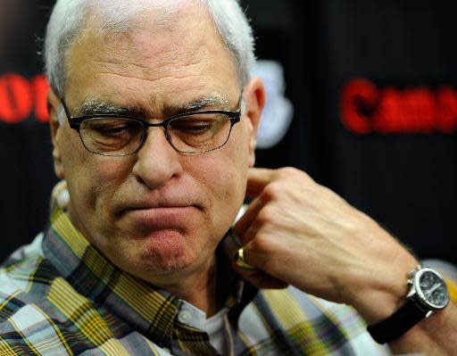 El exentrenador de Los Angeles Lakers Phil Jackson,durante una conferencia de prensa ofrecida el 11 de mayo de 2011 en El Segundo (California) (GETTY IMAGES/AFP/Archivos | Kevork Djansezian)