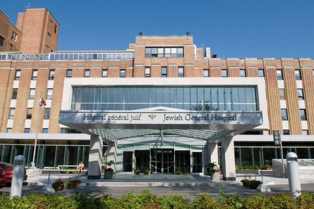 Montreal's Jewish General Hospital scaled back its operations on Friday, citing the safety of its staff and patients.  (Felipe Argaez/Segal Cancer Centre/Jewish General Hospital - image credit)