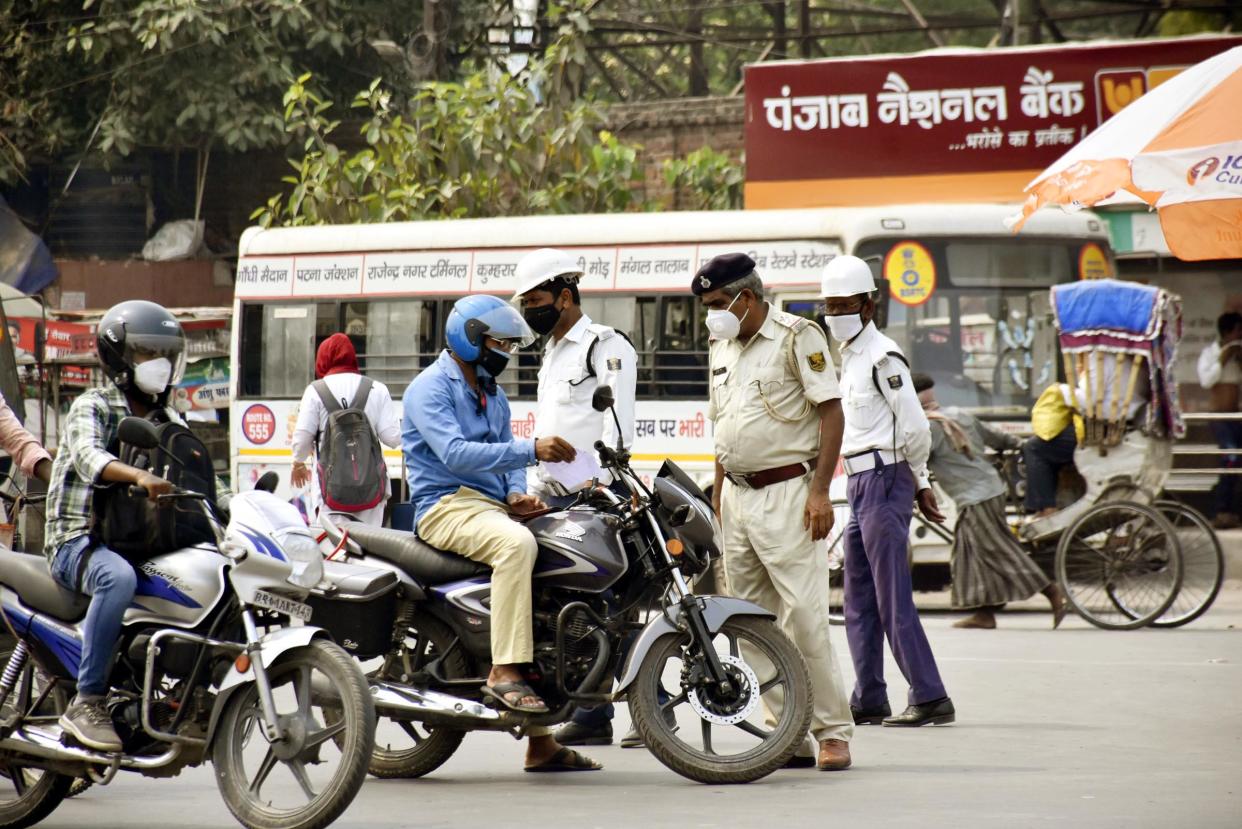 PATNA, INDIA - MAY 11: Police personnel stopping every vehicles at Kargil Chowk amid total lockdown imposed to curb the spread of Covid-19 on May 11, 2021 in Patna, India. The number of new Covid-19 cases continued to fall on the fourth consecutive day as only 10,174 people tested positive in the state in the past 24 hours on Monday. As per the official data, 10,01,12 samples were tested, taking the positivity rate down to 10.11%.(Photo by Santosh Kumar/Hindustan Times via Getty Images)