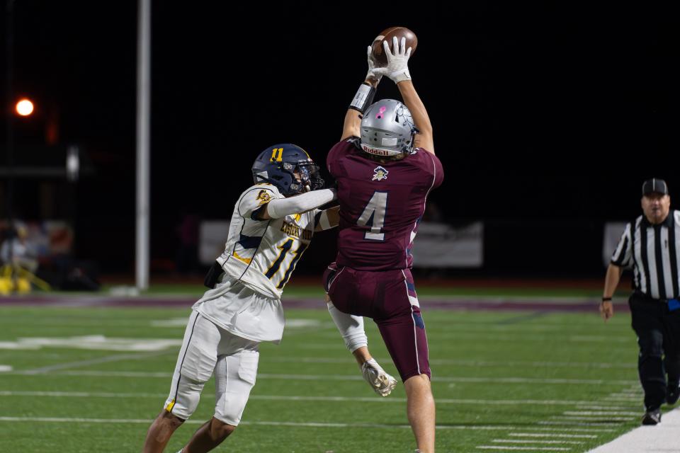 Brennan Holmes (4) receives pass as Draven Becknauld (11) pushes him out of bounds on Friday, October 27, 2023. New Oxford beat Eastern York 29-8 in football action.