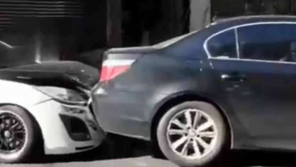 馬3猛撞BMW。（圖／翻攝自記者爆料網）