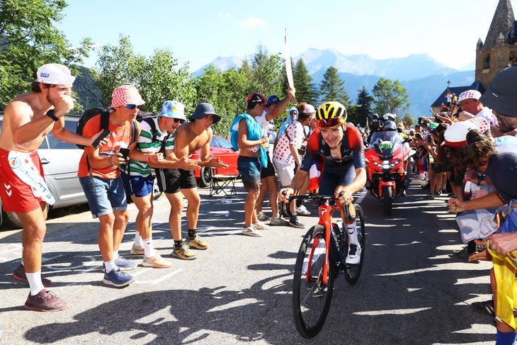 Tom Pidcock (Ineos Grenadiers) continued to add to his advantage as the climb of Alpe d’Huez progressed (Photo: Michael Steele/Getty Images)