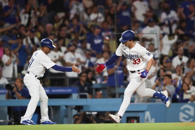 Dodgers will play doubleheader on Saturday with hurricane