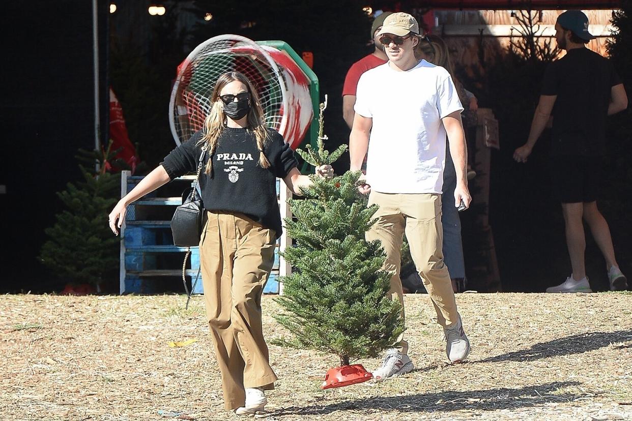 *EXCLUSIVE* Westwood, CA - Margot Robbie and her husband Tom Ackerley get in the holiday spirits as they go shopping for two Christmas trees in Westwood