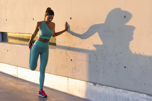 These Defining Workout Leggings Adapt to Your Body 'Like a Glove