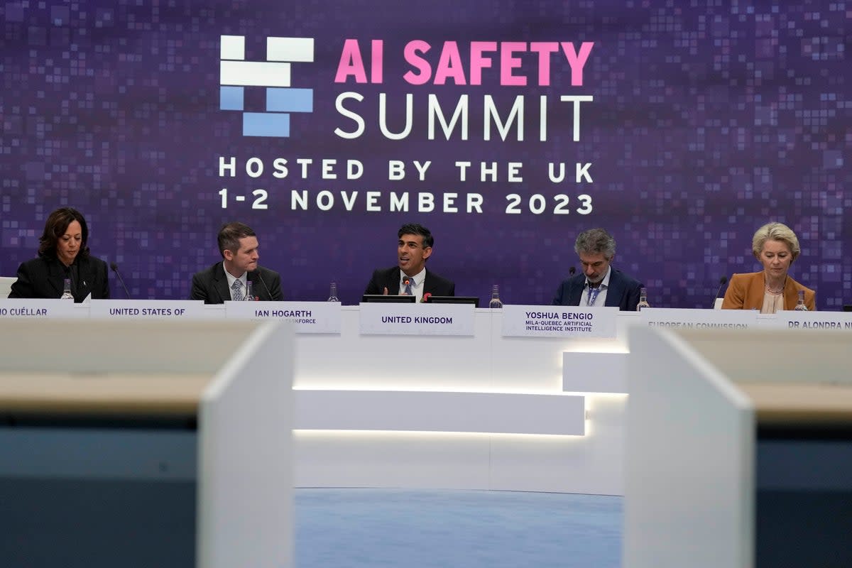 Rishi Sunak, experts and politicians at the AI Safety Summit on Thursday, Nov 2 at Bletchley Park (Getty Images)
