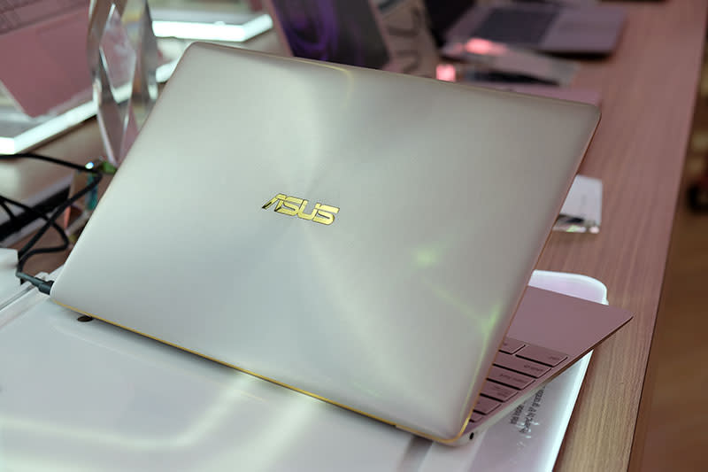 ASUS ZenBook 3 logo