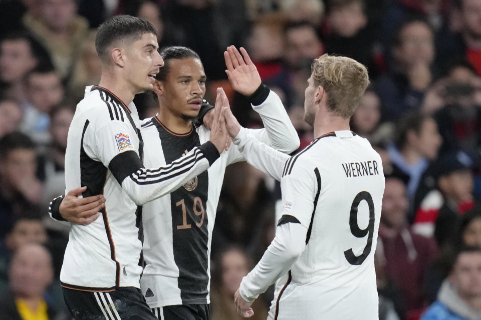 El delantero alemán Kai Havertz (izquierda) celebra con Leroy Sane (centro) y Timo Werner tras anotar el segundo gol en el partido contra Inglaterra en la Liga de Naciones, el 26 de septiembre de 2022, en Londres. (AP Foto/Kirsty Wigglesworth)