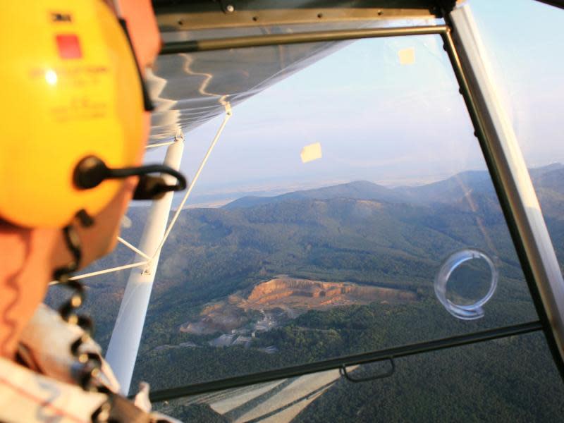 Alternative zum Gleiten: Rundflüge im Ultraleichtflugzeug garantieren großartige Ausblicke. Foto: Stephanie Saueressig