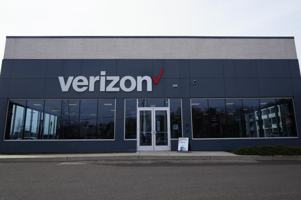 A Verizon retail location is shown in Willow Grove, Pa., Thursday, Feb. 22, 2024. A number of Americans are dealing with cellular outages on AT&T, Cricket Wireless, Verizon, T-Mobile and other service providers, according to data from Downdetector, Thursday, Feb. 22, 2024. (AP Photo/Matt Rourke)