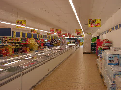 Bañera Volverse loco accidente Vive mejor un reponedor de supermercado en España que en Suiza?