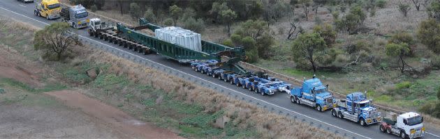 The five prime movers transporting the power transformer in a 130 metre-long convoy.