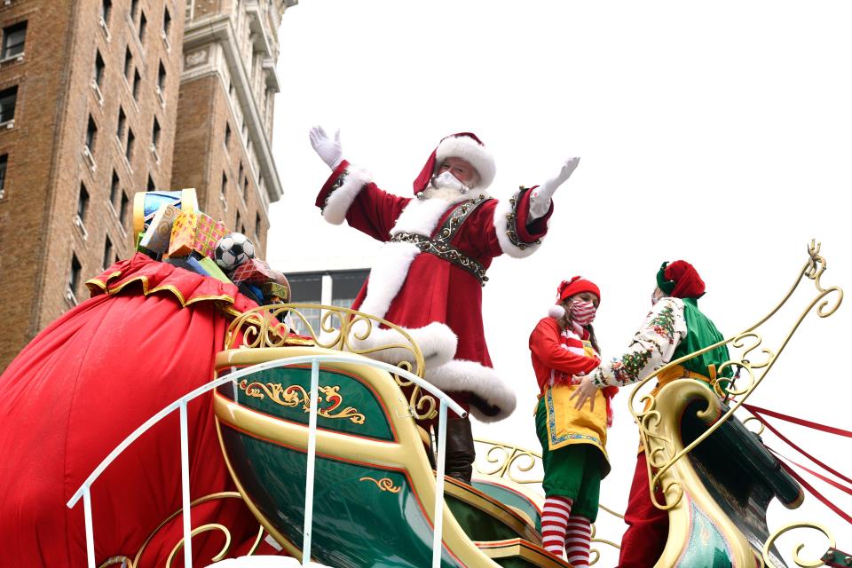 Santa wears a mask at the Macy's Thanksgiving Day Parade