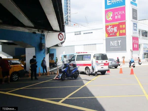 基隆市警局在易生事故的愛一路、仁二路口增設「違規轉彎科技執法設備」，取締路口違規左（迴）轉彎車輛。（記者趙智偉翻攝）