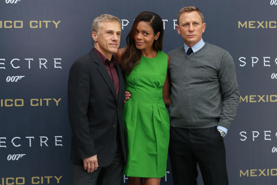 MEXICO CITY, MEXICO - NOVEMBER 01:  (L-R) Actor Christoph Waltz, actress Naomie Harris and actor Daniel Craig attend a photo call to promote the new film "Spectre" on November 1, 2015 in Mexico City, Mexico.  (Photo by Victor Chavez/WireImage)