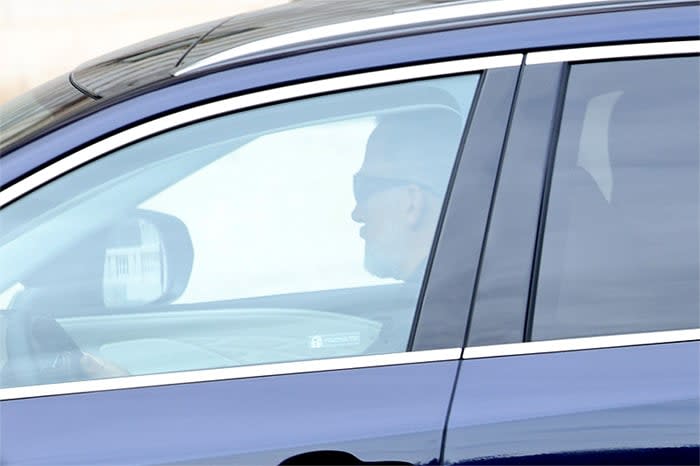 El rey Felipe llegando al Palacio Real en coche para ser retratado por Annie Leibovitz