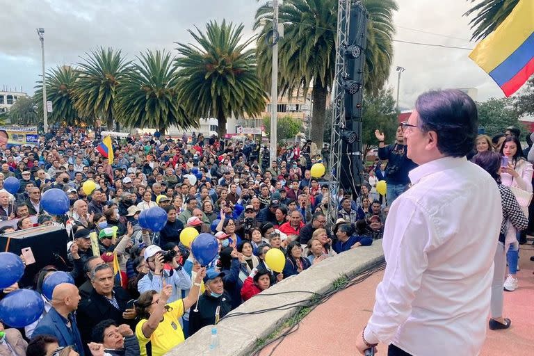 Villavicencio en un acto de campaña