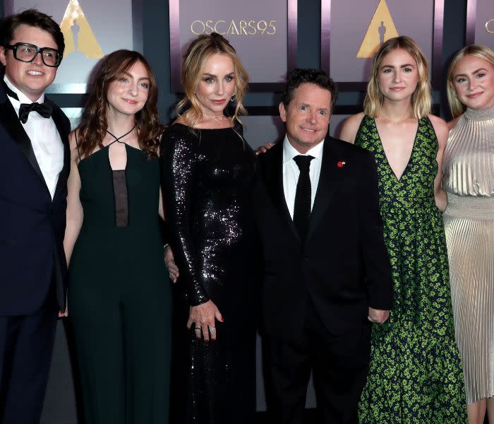 Michael J. Fox con su mujer y sus cuatro hijos