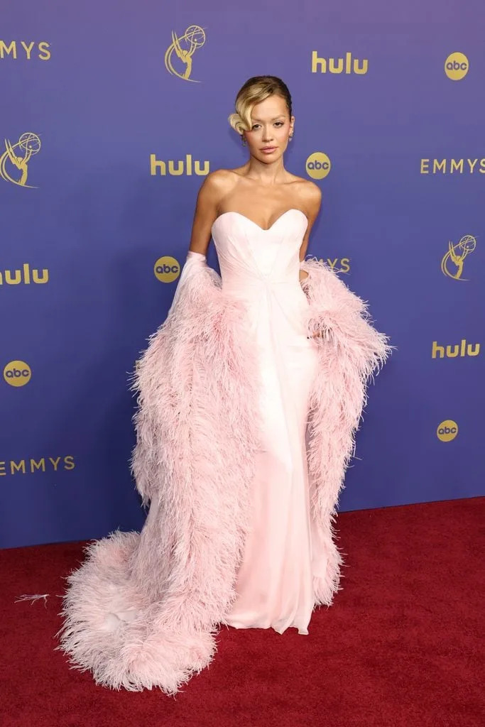 Rita Ora en los premios emmy