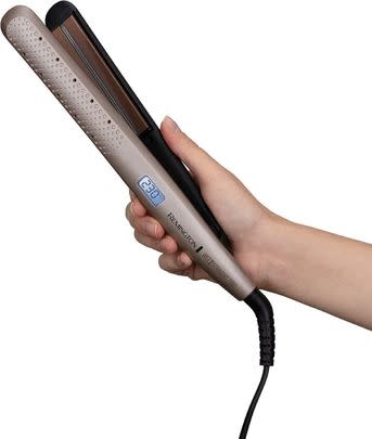 No more waiting for your locks to fully dry before straightening, these Remington Wet2Dry straighteners now have 57% off