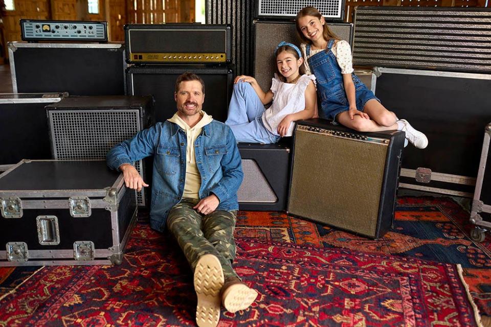 walker hayes with daughters in jcpenney ad