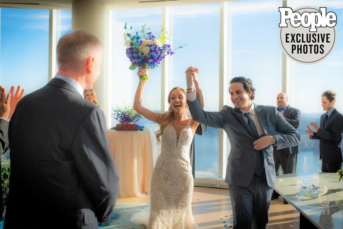 Fox News Kat Timpf Marries Cameron Friscia It S The Best Feeling In The World