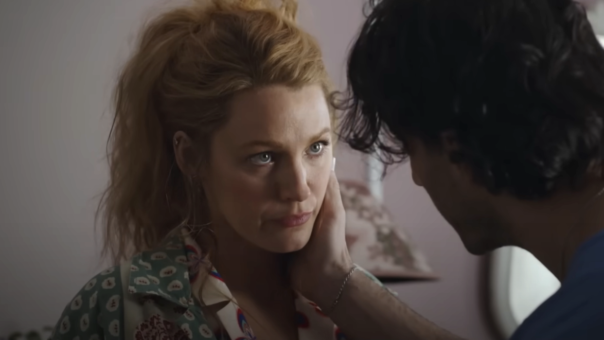  Blake Lively's Lily looking up at Justin Baldoni's Ryle in It Ends With Us. 