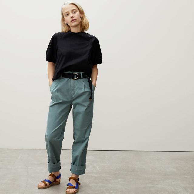 Everlane, @aliisonyu styles The Dream Pant aka the perfect summer to fall  transition pant. #Everlane #EverlaneKickFlarePant #TheKickFlarePant #She