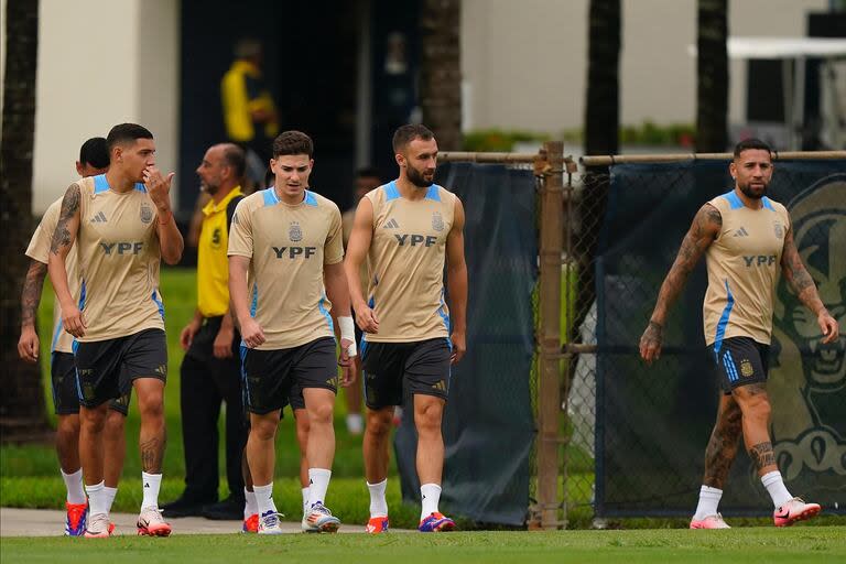 Entrenamiento Seleccion Argentina. 11-07-24. Julian Alvarez. Pezzella. Otamendi