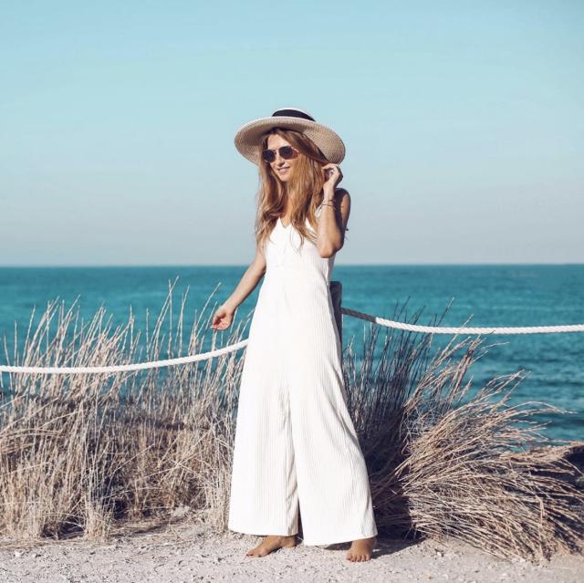 Cómo combinar el sombrero de paja sin que parezca que estás en la playa