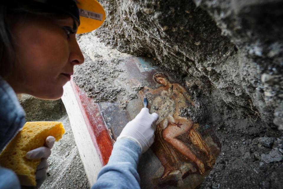 Archaeologists have found a fresco in an ancient Pompeii bedroom (EPA)