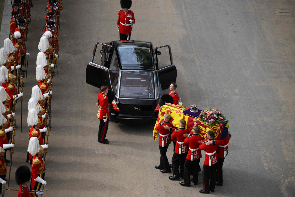 The Bearer Party transfer the coffin of Queen Elizabeth II, draped in the Royal Standard, into the State Hearse at Wellington Arch, after the State Funeral Service of Britain's Queen Elizabeth II.<span class="copyright">Daniel Leal—AFP/Getty Images</span>