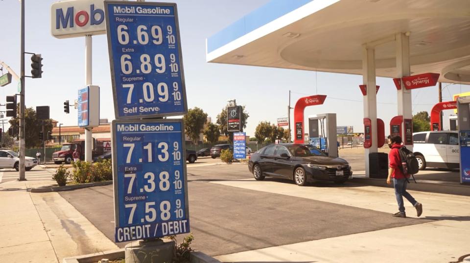 <div class="inline-image__caption"><p>Gasoline prices in Los Angeles County, California, on Oct. 3, 2022.</p></div> <div class="inline-image__credit">Zeng Hui/Xinhua via Getty Images</div>