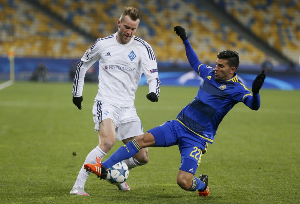 Football Soccer - Dynamo Kiev v Maccabi Tel Aviv - UEFA Champions League Group Stage - Group G - Olympic stadium, Kiev, Ukraine - 09/12/15 Dynamo Kiev's Andriy Yarmolenko and Maccabi Tel Aviv's Avraham Rikan in action. REUTERS/Valentyn Ogirenko