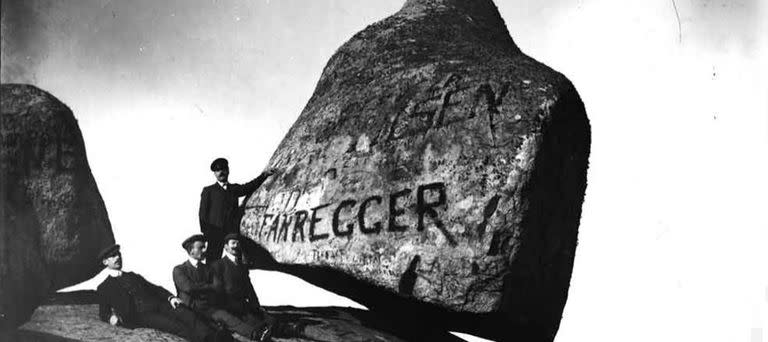 Los turistas se tomaban fotos con la piedra y en muchos casos tenían actos de vandalismo como pintarla con graffiti