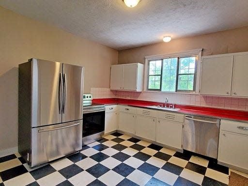 The kitchen in the East apartment at 4039 Kingston Pike, which is $2,700 a month. 
April 2023