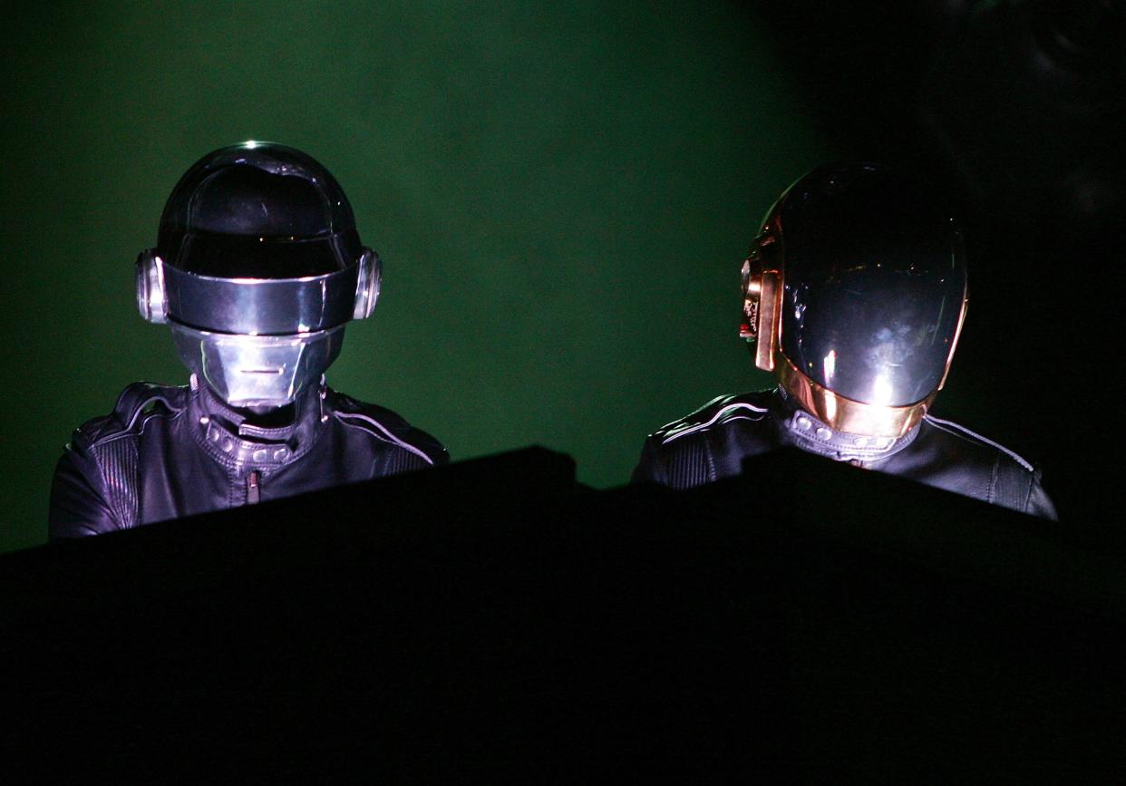 <p> Los fanáticos de Daft Punk están devastados por la noticia de que el dúo parisino de música electrónica se ha retirado después de casi tres décadas.  </p> (Getty Images)