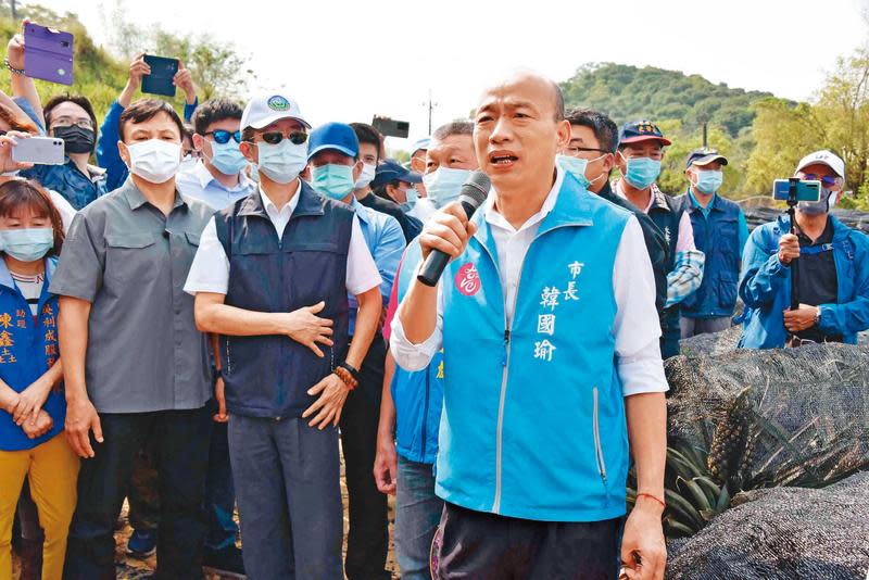 擺脫市議會質詢的戰場後，韓國瑜一心拚市政，盼化解罷韓危機，殊不知遭自家人窩裡反。（高市府提供）