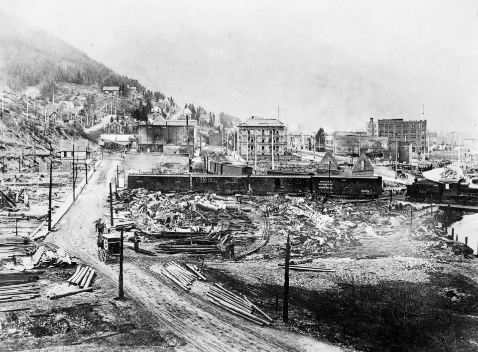 PHOTO: The city of Wallace, Idaho destroyed by fire in 1910. (niversal Images Group via Getty Images)