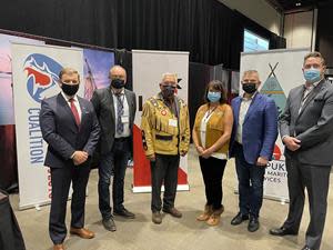 Left to right Premier Furey, Premier of Newfoundland and Labrador Shayne McDonald, Miawpukek First Nation Chief Mi’sel, Miawpukek First Nation Chief Sharleen Gale, FNMPC Leo Power, LNG NL Minister Parsons, Minister of Industry, Energy and Technology, Government of Newfoundland and Labrador