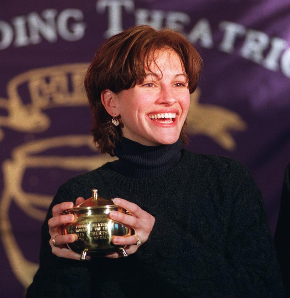 hasty pudding woman of the year 1997 julia roberts