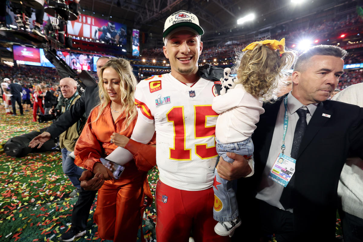 Mahomes' father ready to celebrate with KC at parade