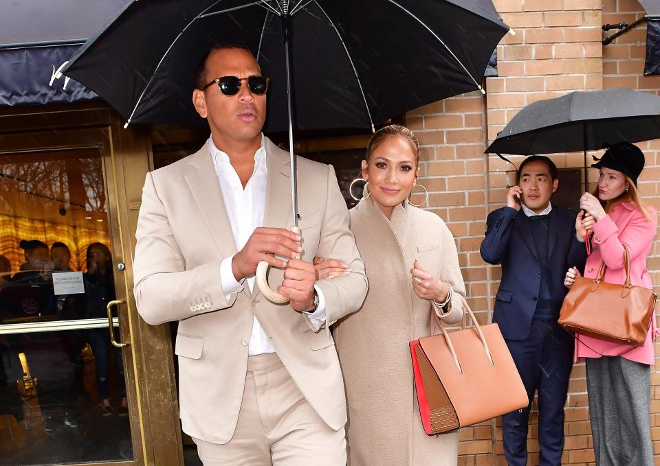 <h1 class="title">Jennifer Lopez and Alex Rodriguez</h1><cite class="credit">James Devaney/Getty Images</cite>