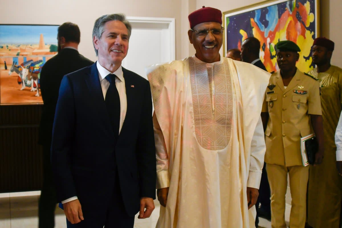 US Secretary of State Antony Blinken (L) pictured President Mohamed Bazoum during their meeting at the presidential palace in Niamey, Niger on 16  March 2023 (AP)