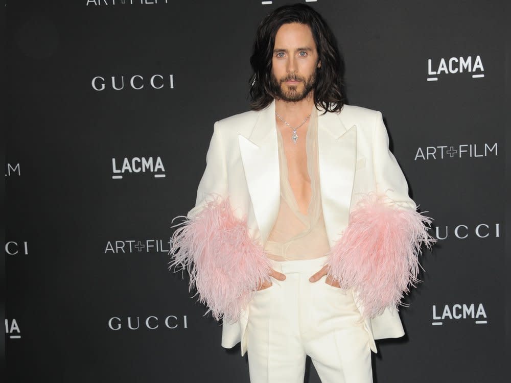 Bricht mit seinen Red-Carpet-Outfits Geschlechterstereotype auf: Musiker und Schauspieler Jared Leto (Bild: Tinseltown/Shutterstock)