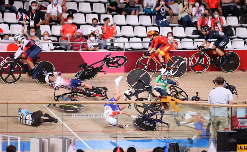 IZU, JAPAN - AUGUST 08: Lotte Kopecky of Team Belgium, Clara Copponi of Team France, Laura Kenny of Team Great Britain, Emily Kay of Team Ireland, Daria Pikulik of Team Poland and Elisa Balsamo of Team Italy crash during the Women's Omnium scratch race, 1 round of 4 of the track cycling on day sixteen of the Tokyo 2020 Olympic Games at Izu Velodrome on August 08, 2021 in Izu, Shizuoka, Japan. (Photo by Justin Setterfield/Getty Images)