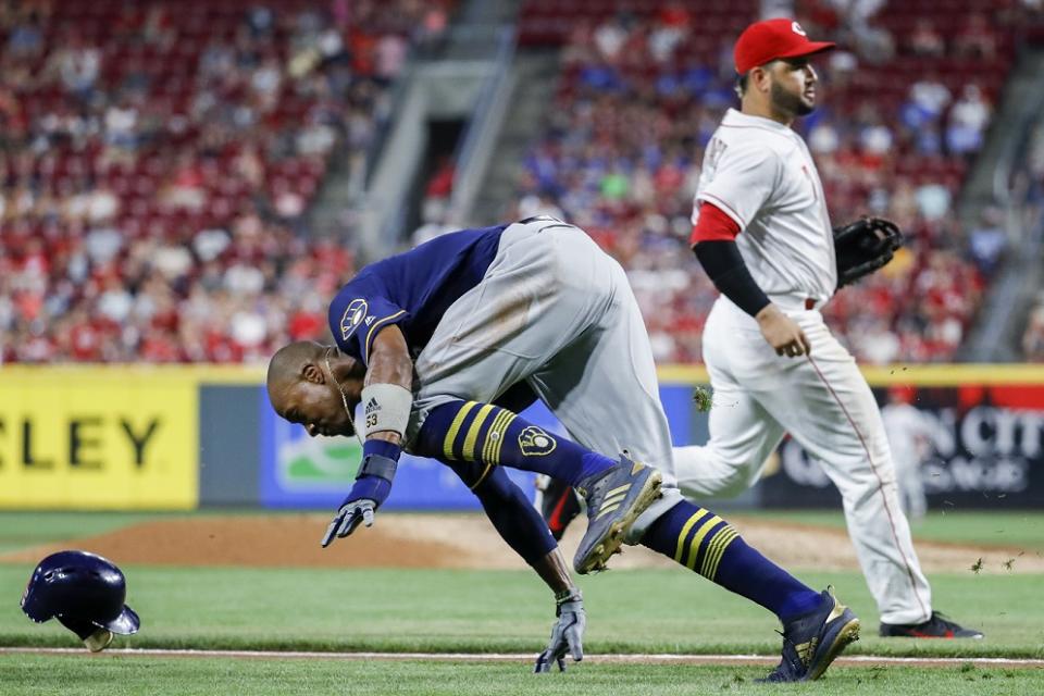 Milwaukee Brewers’ runner Keon Broxton stumbles and even scores during wild rundown in win against Reds. (AP)