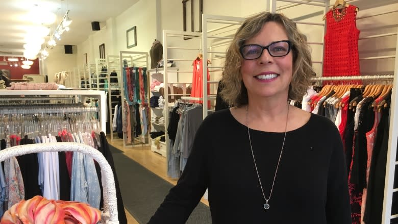 'Chaos': When it comes to women's clothes, that's about the size of it, fashion expert says