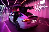 Une Tesla Model X présentée au CES de Las Vegas, peu avant l'ouverture du salon, le 3 janvier 2022 (AFP/Patrick T. FALLON)
