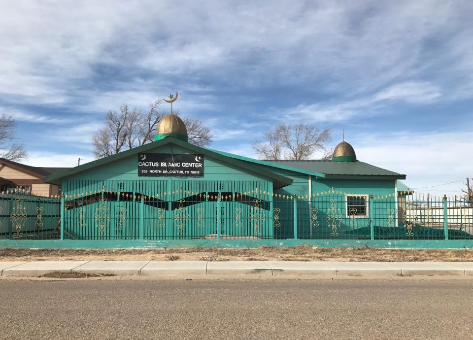 A mosque in Cactus, Texas, home to many newly arrived refugees. (Photo: Holly Bailey/Yahoo News)